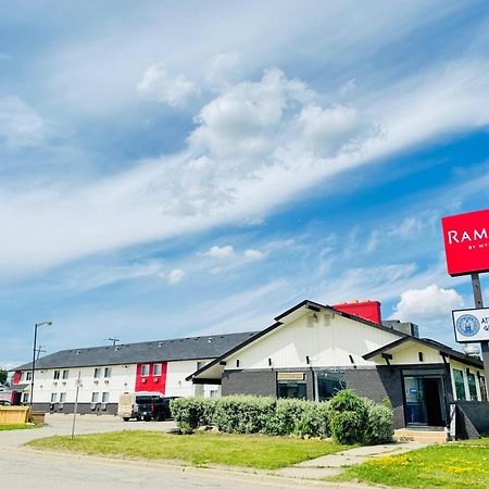 Ramada By Wyndham Dawson Creek Hotel Exterior photo