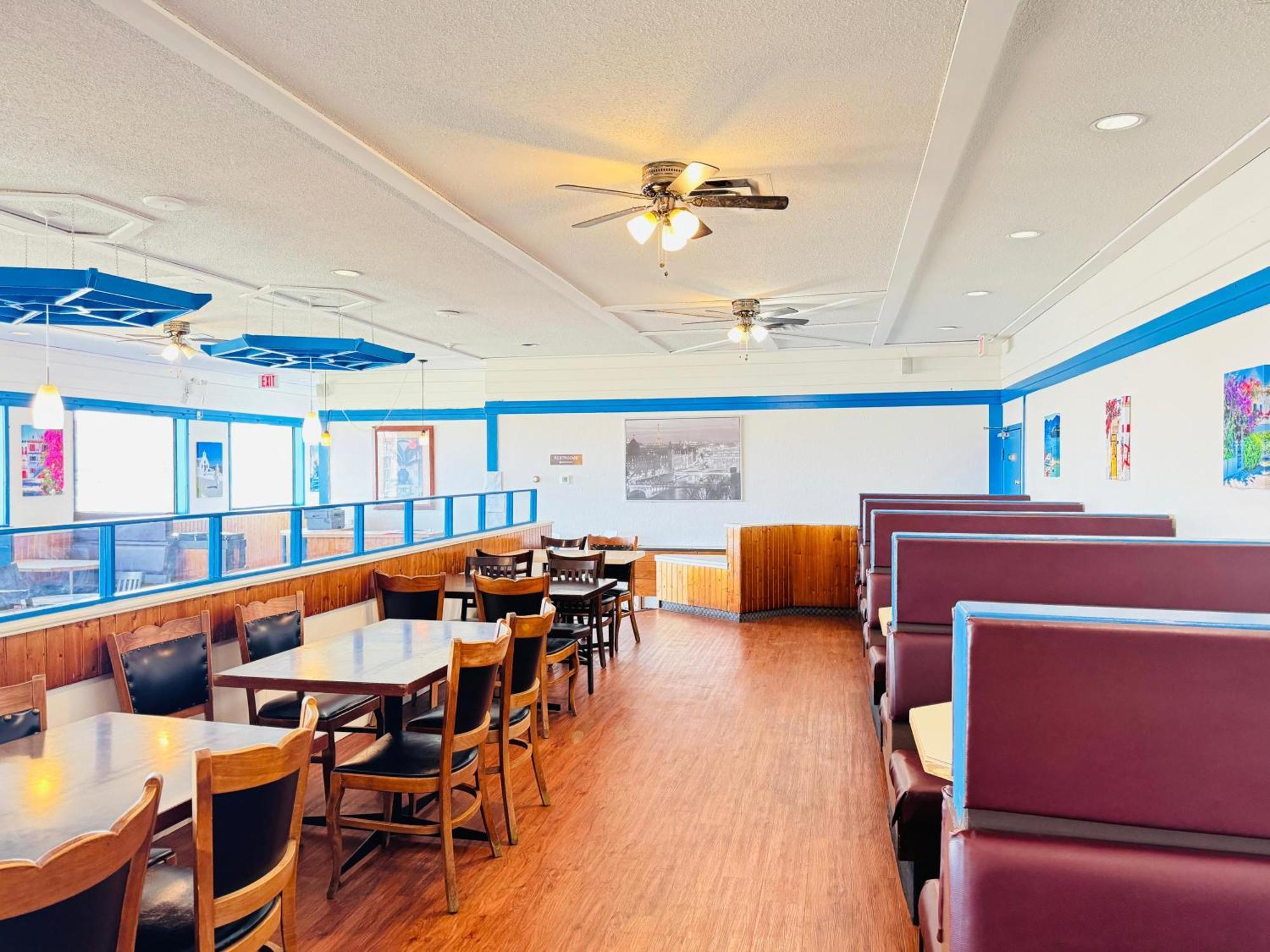 Ramada By Wyndham Dawson Creek Hotel Exterior photo