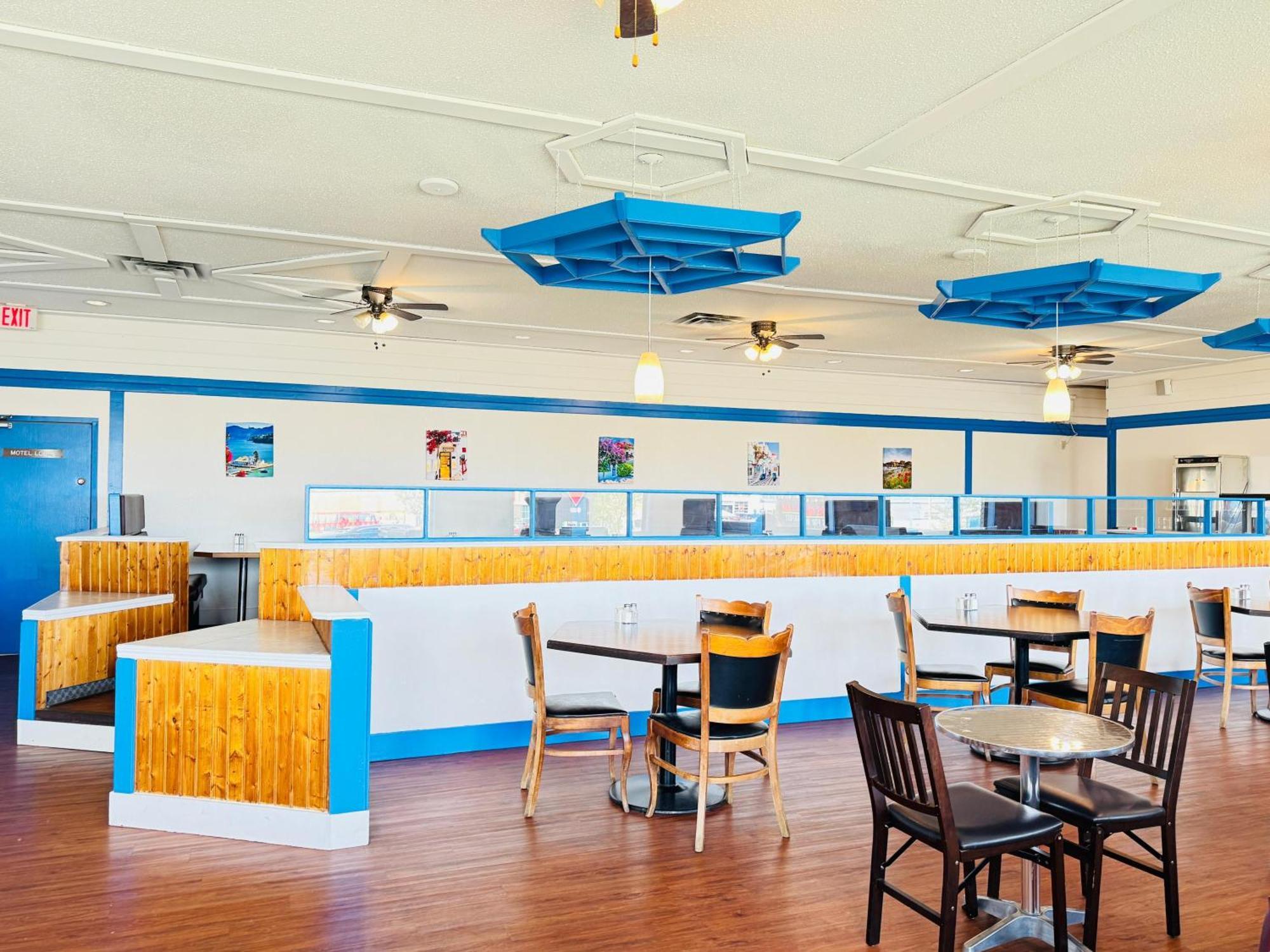 Ramada By Wyndham Dawson Creek Hotel Exterior photo