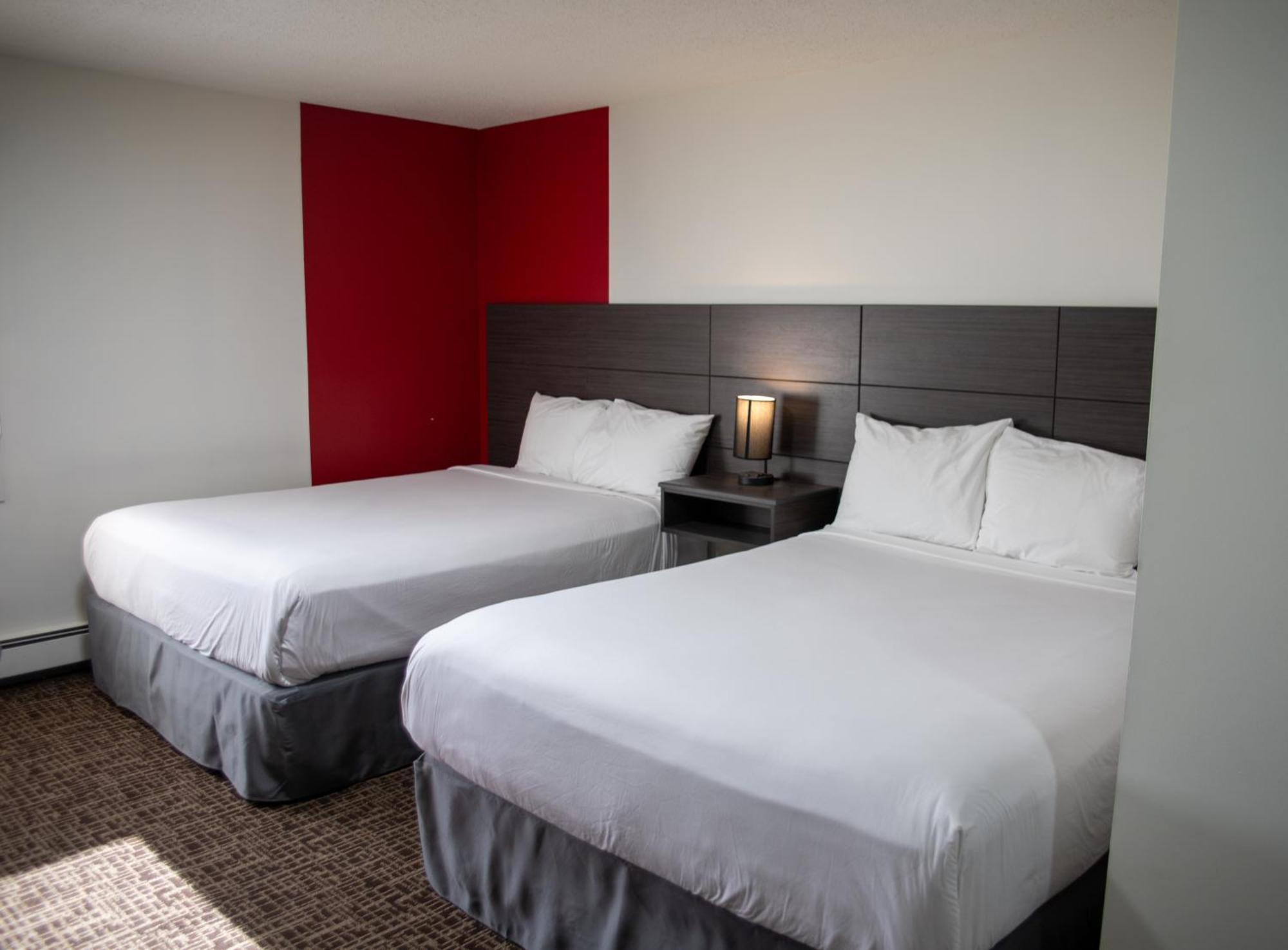 Ramada By Wyndham Dawson Creek Hotel Exterior photo