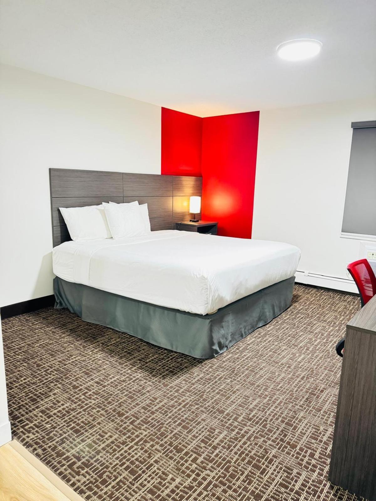 Ramada By Wyndham Dawson Creek Hotel Exterior photo