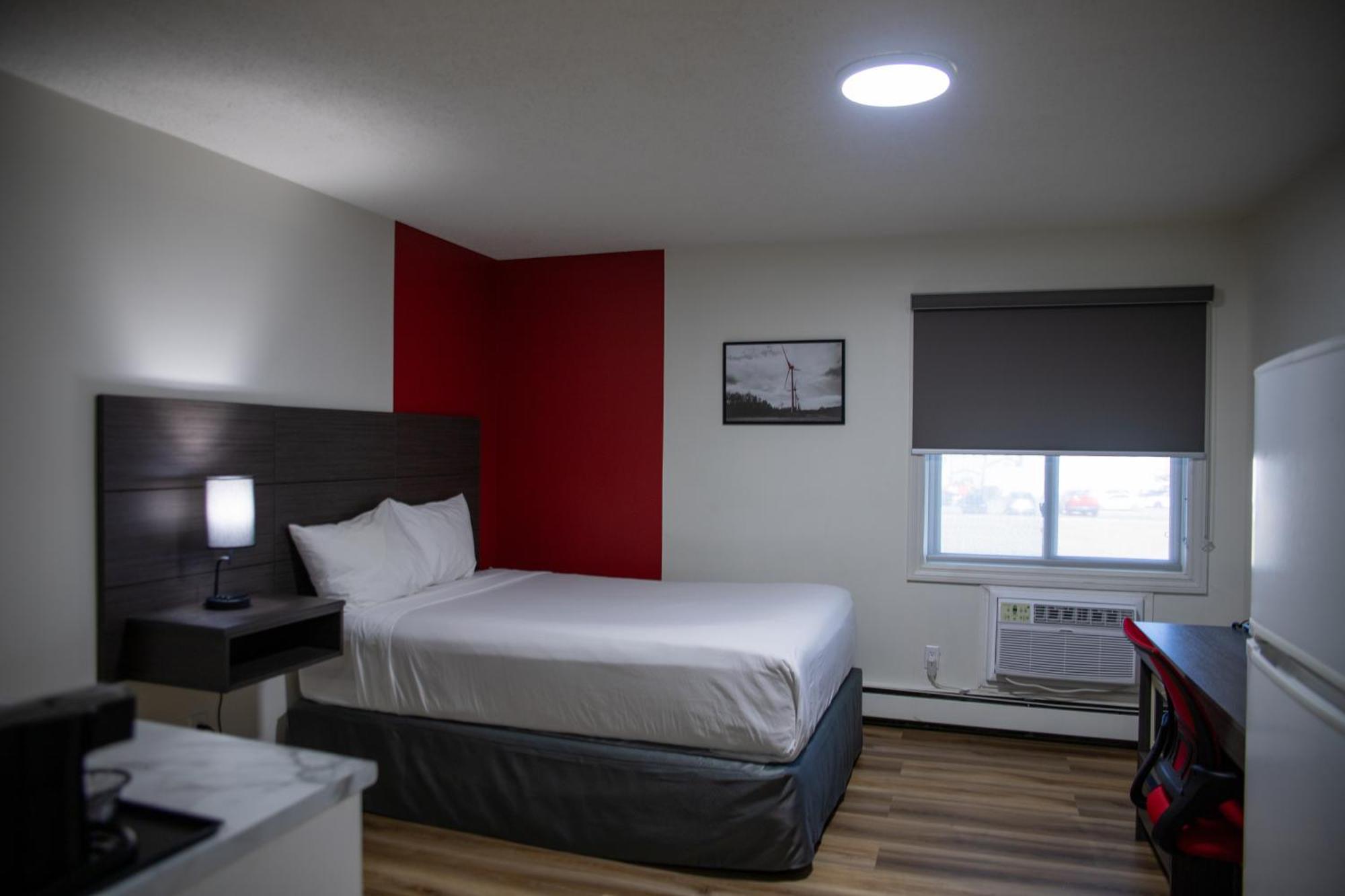 Ramada By Wyndham Dawson Creek Hotel Exterior photo