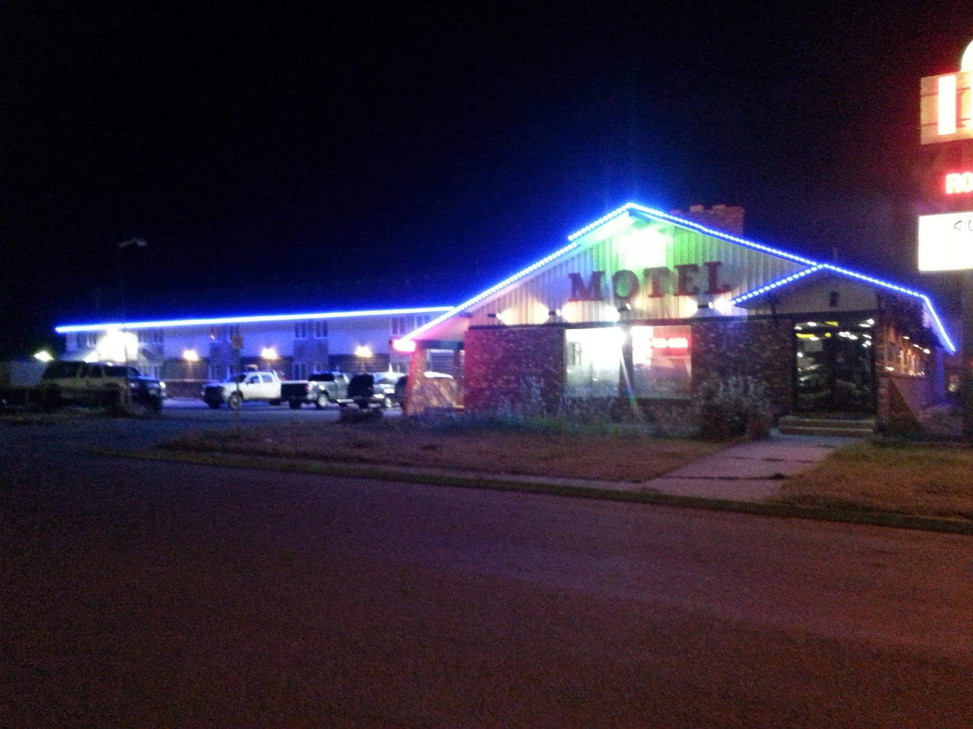 Ramada By Wyndham Dawson Creek Hotel Exterior photo